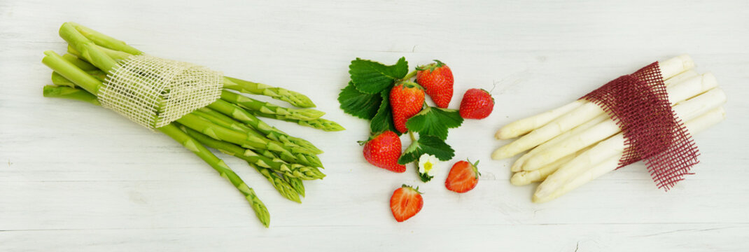white and green asparagus with strawberries, banner, header, headline, panorama