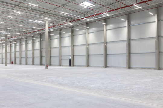Neubau Lagerhalle für Logistik und Produktion in der Industrie nah