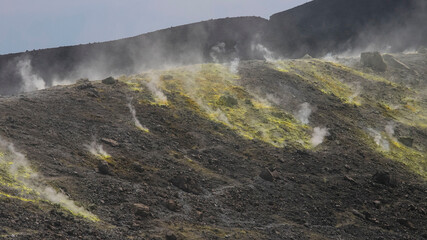 fumerolles sur le volcan Vulcano