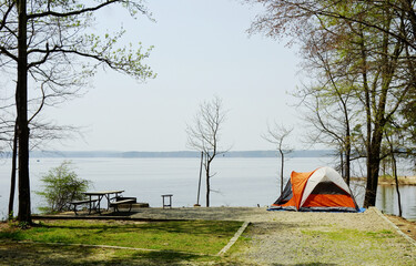 A tent at a waterfront campsite of Jordan Lake State Park campground near Raleigh North Carolina - obrazy, fototapety, plakaty