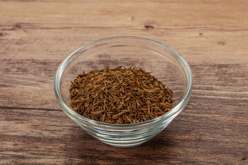 Dry zeera seeds in the bowl