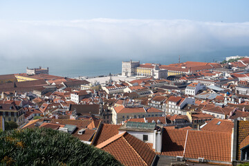 Fototapeta na wymiar Lisbonne et la place du commerce vue depuis le château