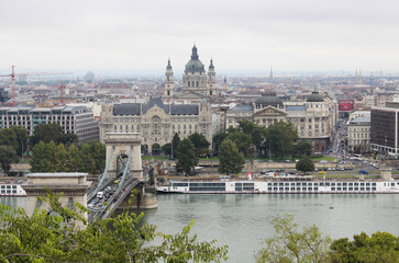 Fototapeta na wymiar Bridge and river near the city Vienna
