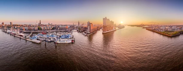 Sonnenaufgang über Hamburg mit Blick auf dem Hafen © Daniel Fröhlich