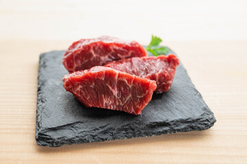 国産牛角切り肉