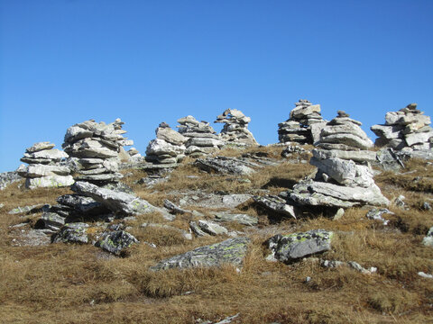 A group of cairns on the Pizol above the 'Schwarzensee'.