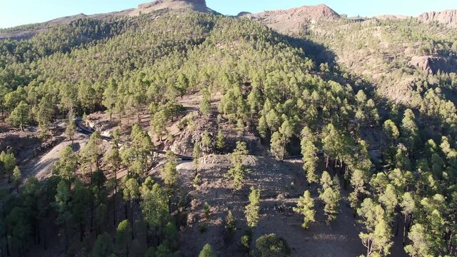 Drohnen Flug &uuml;ber den Bergen von Teneriffa