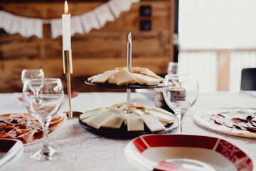 Manger une raclette en famille à la montagne