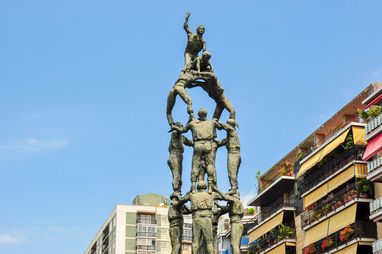 Els Castellers monument (pyramid of people), Tarragona, Spain 