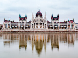 Fototapeta na wymiar Reflection of the Parliament