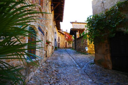 narrow street in the town of Perouges
