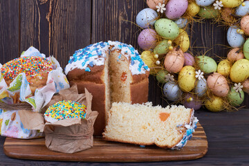 Sweet easter bakery and eggs wreath.