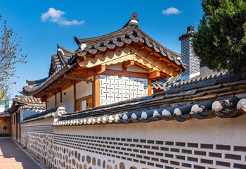 Naklejka premium Traditional Korean wooden house in Bukchon Hanok Village, Seoul