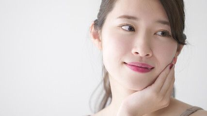 Fototapeta premium 美容・ビューティー 頬を触る女性