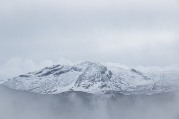 Fototapeta na wymiar snow covered mountain 