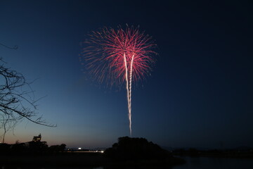 春の夜の花火