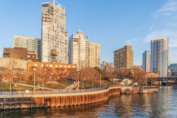 Obraz premium Waterfront Residential Luxury Buildings in Downtown Chicago During the COVID-19 Pandemic.