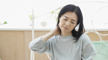 体調不良のミドル女性