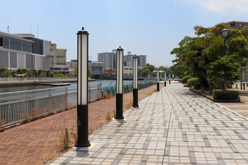 神戸・新川運河沿いに続く遊歩道
