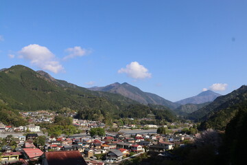 Fototapeta premium 南アルプスの街、静岡県川根本町千頭の風景。