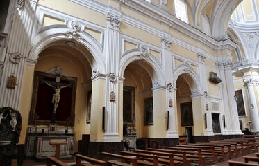 Napoli - Scorcio delle cappelle sinistre della Basilica di San Severo Fuori le Mura