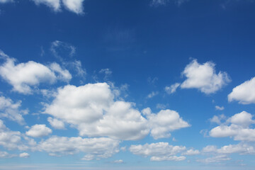 Fototapeta na wymiar 青空に浮かぶ雲