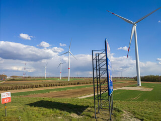 Fototapeta na wymiar wind turbine in the field