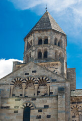 Fototapeta na wymiar Clocher de l'église Notre-Dame de Saint-Saturnin, Puy-de-Dôme, France