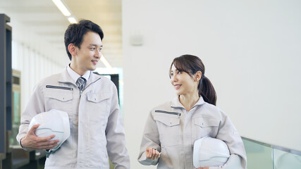 作業着の男女　建築士　設計士