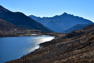 Obraz premium Picturesque view of blue lake