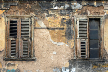Fototapeta na wymiar facade of an abandoned house in Athens, Greece