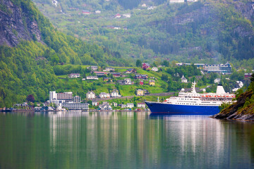Fototapeta na wymiar Cruise ship in Norwegian Geiranger