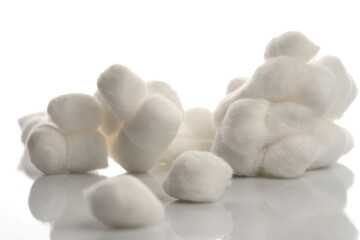 Fototapeta na wymiar cotton swabs isolated on white