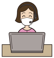 パソコン入力をしながら電話応対をするピンクの服の20代〜30代女性　コールセンター マスク 笑顔