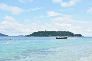 Obraz premium landscape of sea from Lipe island travel location in Thailand