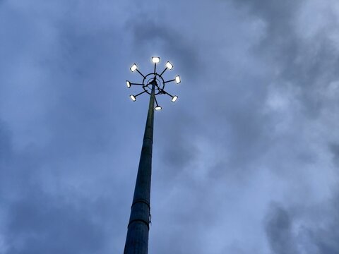 flud light with sky view