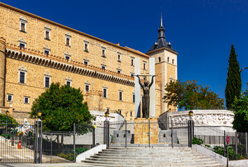 Fototapeta na wymiar View of Alcazar of Toledo with the monument to the victims of the Civil war. Toledo, Castilla La Mancha, Spain. 