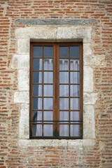 window of a brick building in cahors (france)