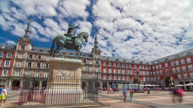 Statue of Philip III timelapse hyperlapse at Mayor plaza in Madrid in a beautiful summer day with cloudy sky, Spain