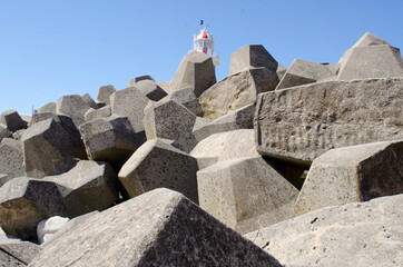 Rocas y faro