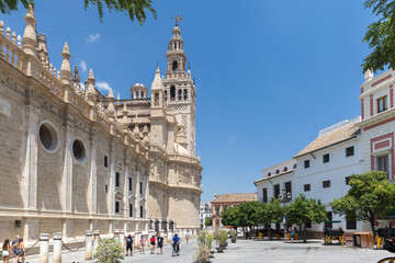 Obraz premium Beautiful city center of Seville with few tourist due the Coronavirus isolation measures. Cathedral of Seville and Triunfo Square in the center of Seville.