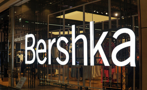 Bershka Images – Browse 225 Stock Photos, Vectors, and Video | Adobe Stock