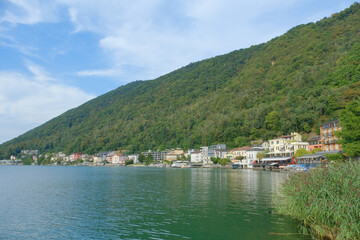 Fototapeta na wymiar La cittadina di Melide sulle rive del Lago Ceresio in Canton Ticino, Svizzera.