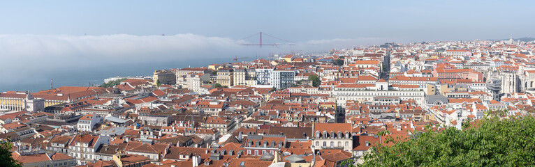 Fototapeta na wymiar Panorama de Lisbonne depuis le château Saint-Georges