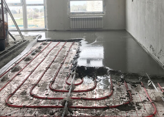 filling the screed of the water underfloor heating . Installation and installation, alignment.