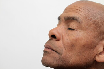 Obraz premium man praying to god with hands together Caribbean man praying with white background stock photo 