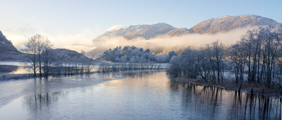 Fototapeta premium sunrise over the lake