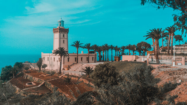 photo mnare danCape Spartel, promontory at the entrance to the Strait of Gibraltar, 12 km West of Tangier, Morocco.s le quartier du maroc