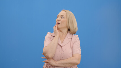 Indecisive, looking for a good idea, the old woman finally finds a good idea. The concept of...