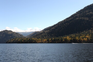 Obraz premium Autumn on Lake Teletskoye. Altai Republic. Western Siberia. Russia